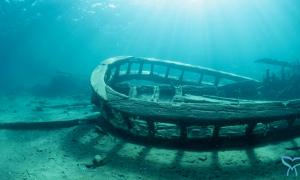 Stern rail off the shipwreck "Alice G' in Tobermory. Tobermory, Ontario. Recreation. Kayla Martin.
