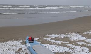 A snowy day for a paddle on the western shores of Lake Ontario. Hamilton, Ontario. Recreation. Loren King.